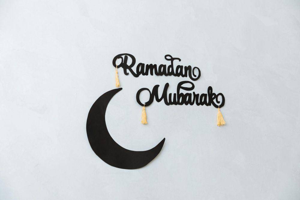 Ilustrasi dekorasi Lebaran bentuk bulan sabit (pexels.com/Thirdman)