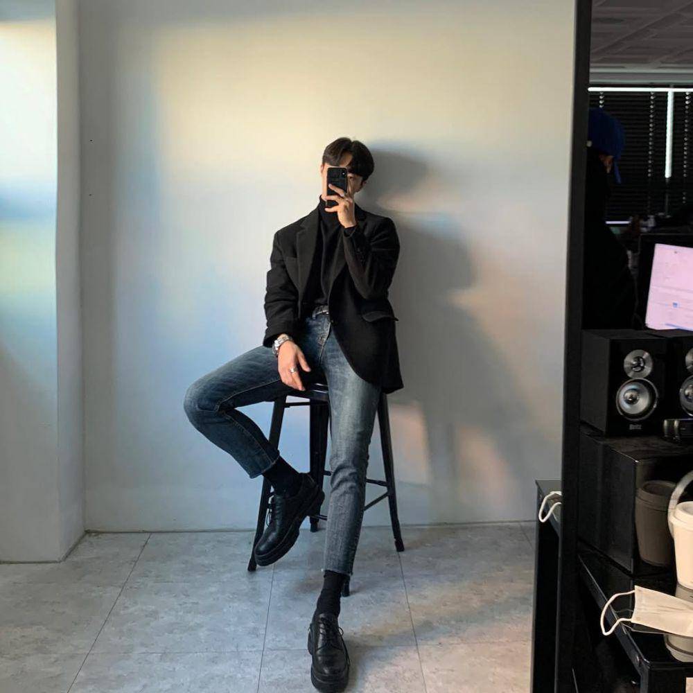 OOTD dengan turtleneck shirt ala Korean style (instagram.com/leehk.k)