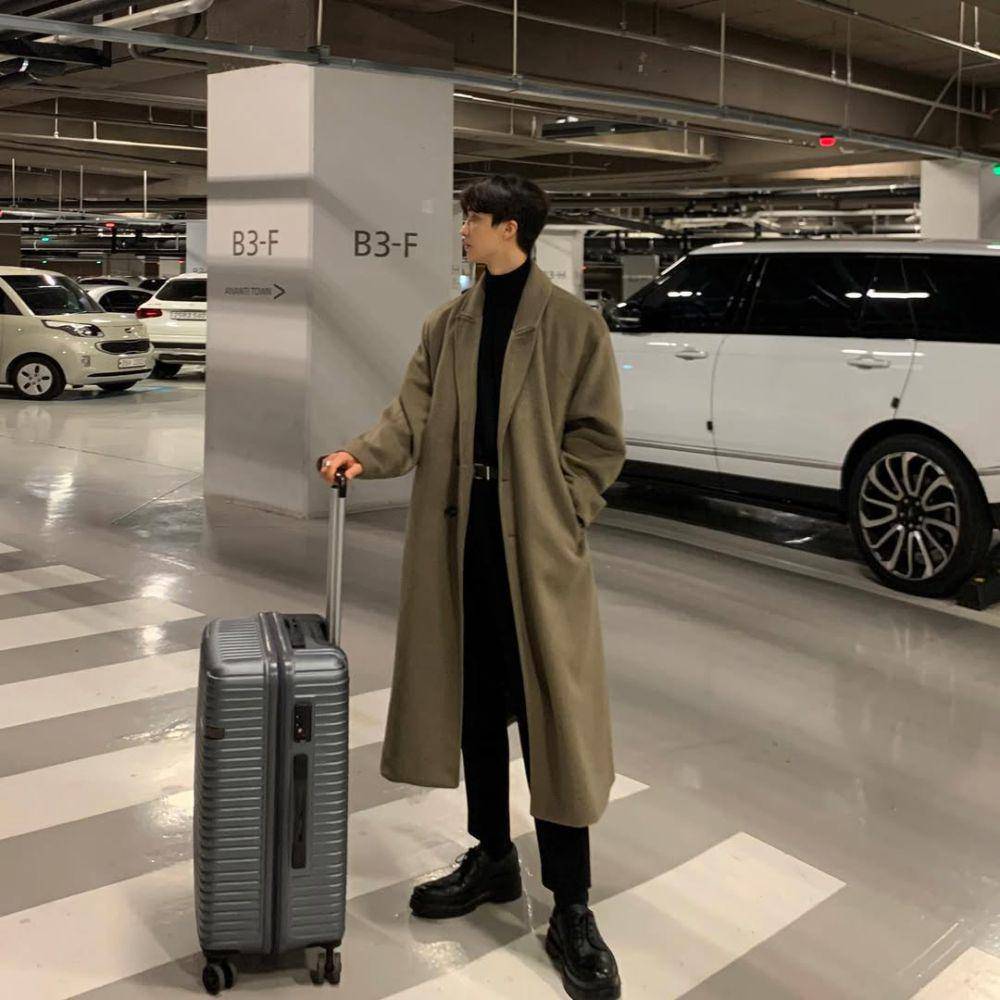 OOTD dengan turtleneck shirt ala Korean style (instagram.com/leehk.k)