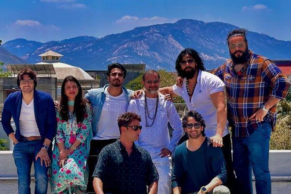 7 Potret Reuni Cast Serial India Mahabharata, Sahabatan Udah 13 Tahun