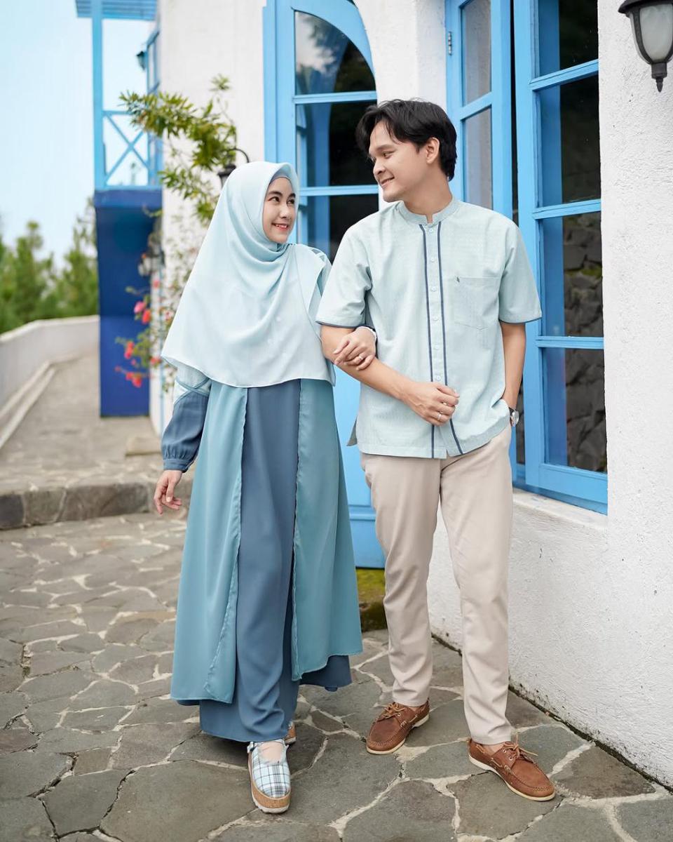 ide OOTD couple untuk lebaran ala Anisa Rahma dan suami (instagram.com/anisarahma_12)