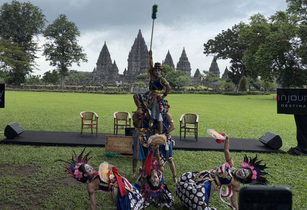 Penampilan tari saat jumpa pers Kelana Cerita Tanah Jawa, di Prambanan, Sabtu (22/3/2025). (IDN Times/Herlambang Jati Kusumo)