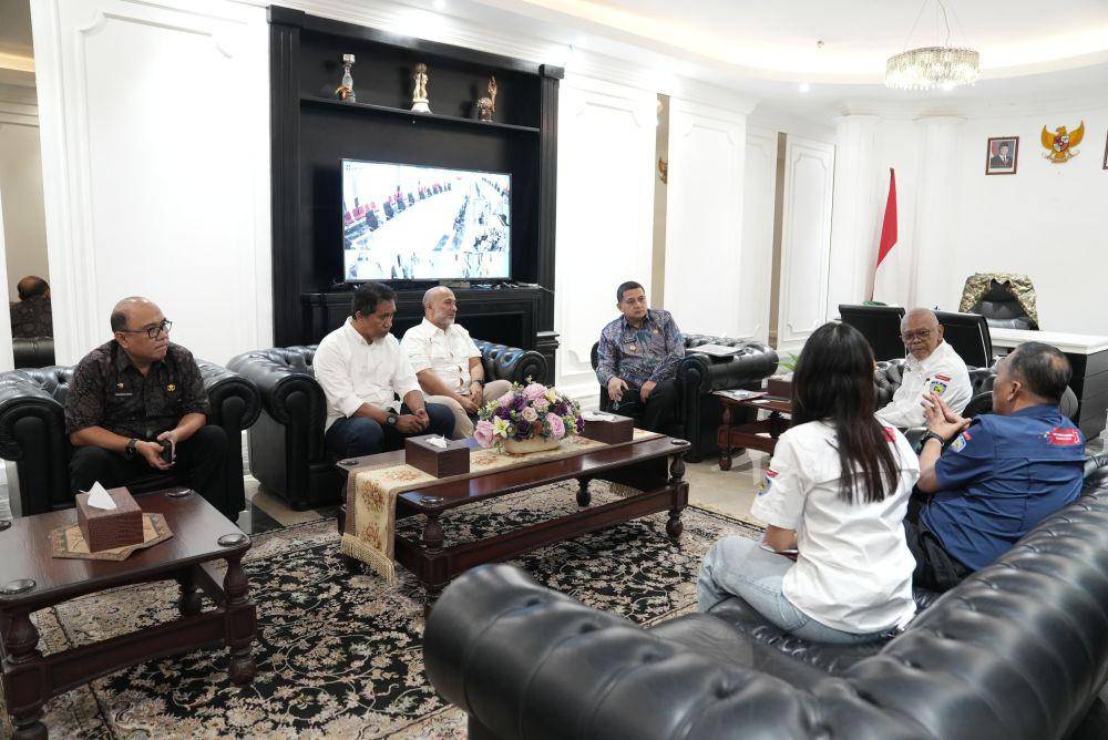 Wali Kota Makassar, Munafri Arifuddin, menerima kedatangan MGPA yang membahas aktivasi promosi MotoGP Mandalika di Balai Kota, Jumat (21/3/2025). (Dok. Humas Pemkot Makassar)