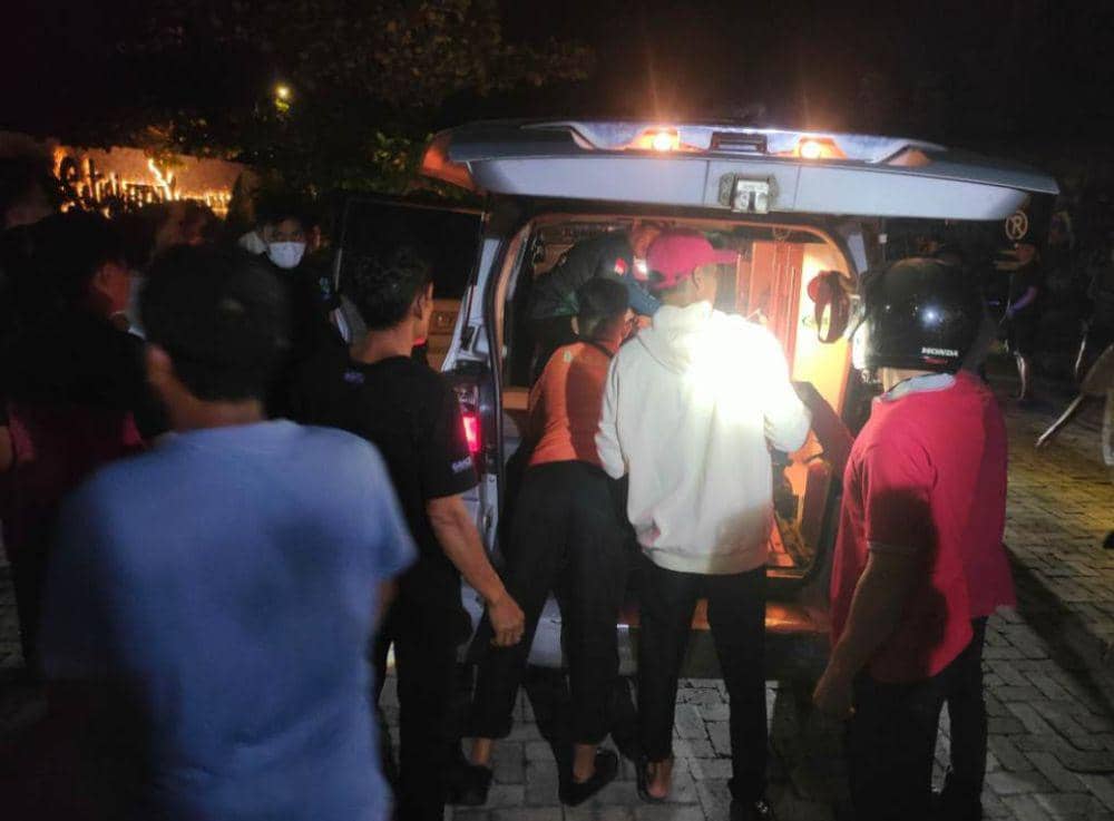 Evakuasi jenazah korban Rafli Fadilah (12). (Dok. Basarnas Lampung).