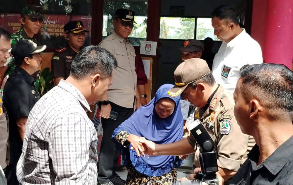 Suasana penyaluran suara di TPS 001 Desa Nguri Lembeyan. IDN Times/ Riyanto.l