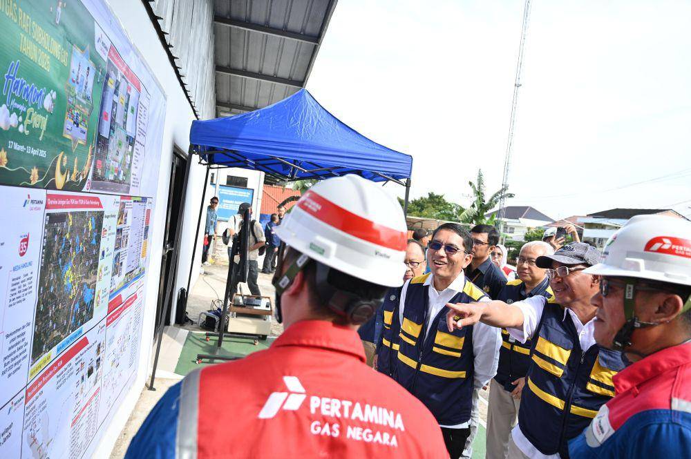 Kementerian Energi dan Sumber Daya Mineral (ESDM) bersama Pertamina mengunjungi area operasional ketersediaan energi gas di wilayah Palembang, Sumatera Selatan. (Dok. Pertamina)