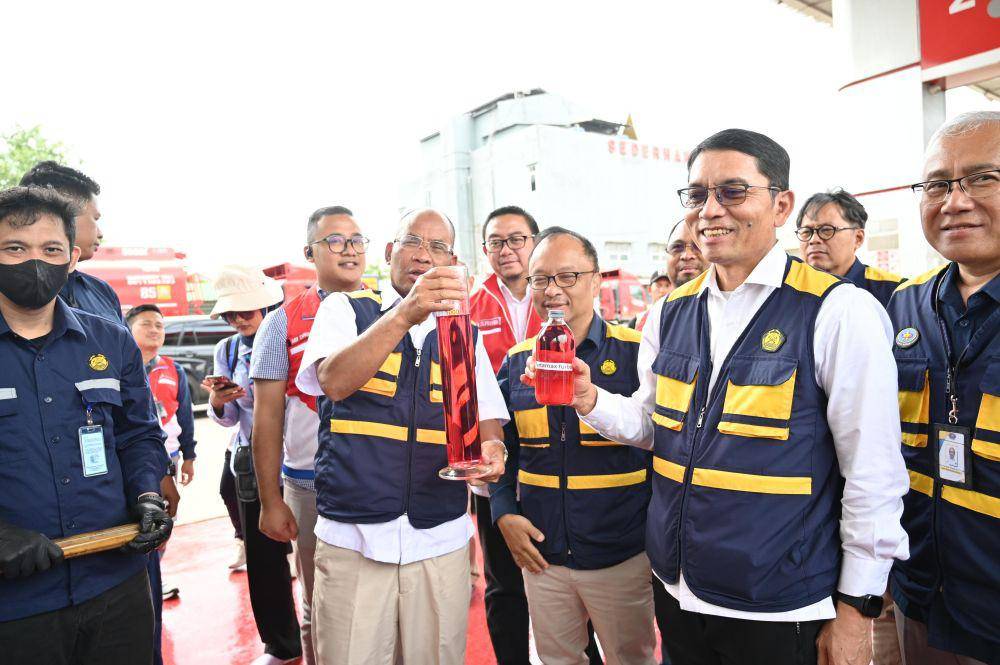 Kementerian Energi dan Sumber Daya Mineral (ESDM) bersama Pertamina melakukan peninjauan secara langsung pasokan dan distribusi BBM ke SPBU 24.302.129 Palembang, Sumatra Selatan. (Dok. Pertamina)