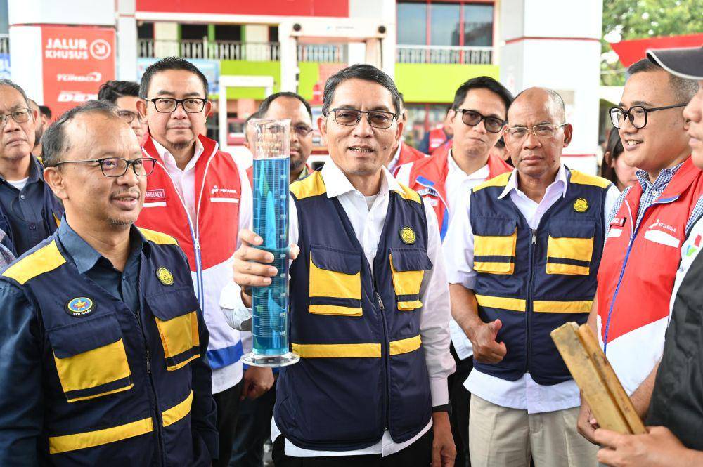 Kementerian Energi dan Sumber Daya Mineral (ESDM) bersama Pertamina melakukan peninjauan secara langsung pasokan dan distribusi BBM ke SPBU 24.302.129 Palembang, Sumatra Selatan. (Dok. Pertamina)