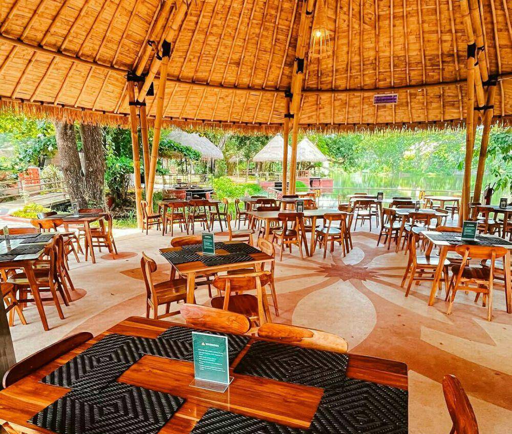 Bengawan Floating Resto di Solo Safari, Solo (instagram.com/bukumenudisoo)