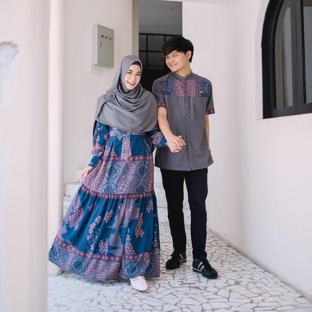 ide OOTD couple untuk lebaran ala Anisa Rahma dan suami (instagram.com/anisarahma_12)