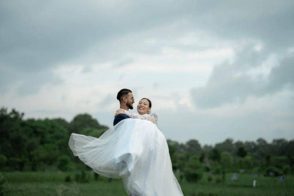 ilustrasi menikah dengan pria WNA (pexels.com/sagar sintan)