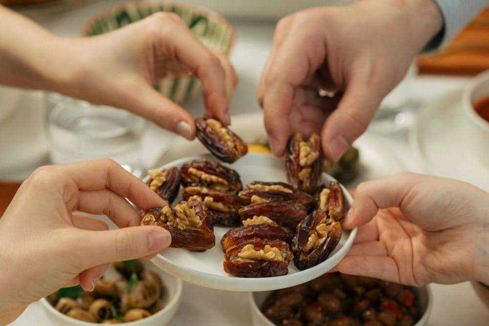 ilustrasi buka bersama (pexels.com/Sami Abdullah)