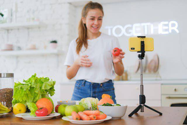 ilustrasi food vlogger (pexels.com/mikael)