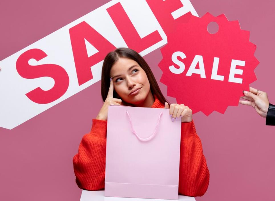 ilustrasi beli barang yang lagi diskon (freepik.com/freepik)