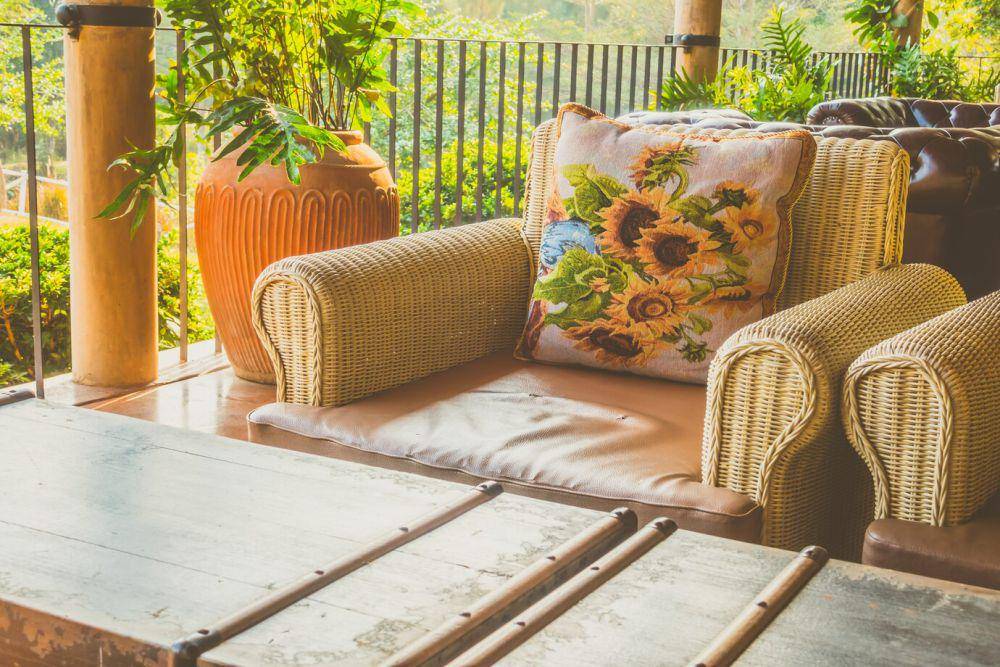 ilustrasi sofa rotan (freepik.com/lifeforstock)