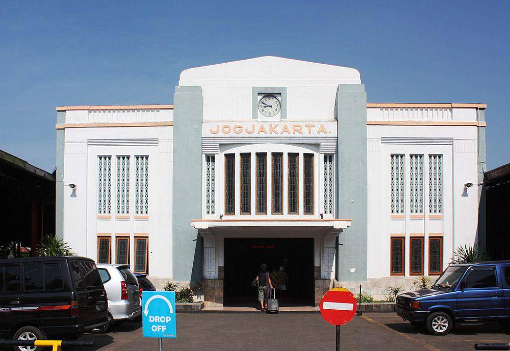 Stasiun Tugu Yogyakarta (commons.wikimedia.org/DANIEL JULIE)