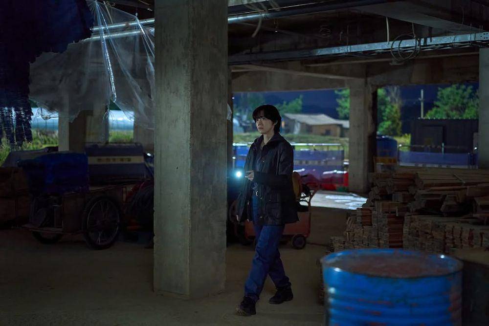 Shin Hyun Bin di film Revelations (instagram.com/netflixkr)
