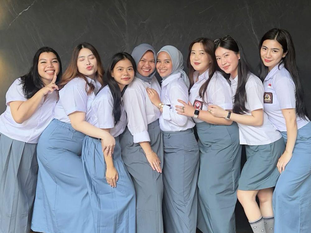 7 Potret Felicya Angelista Bukber Pakai Baju SMA, Bawa Kentang Mustofa