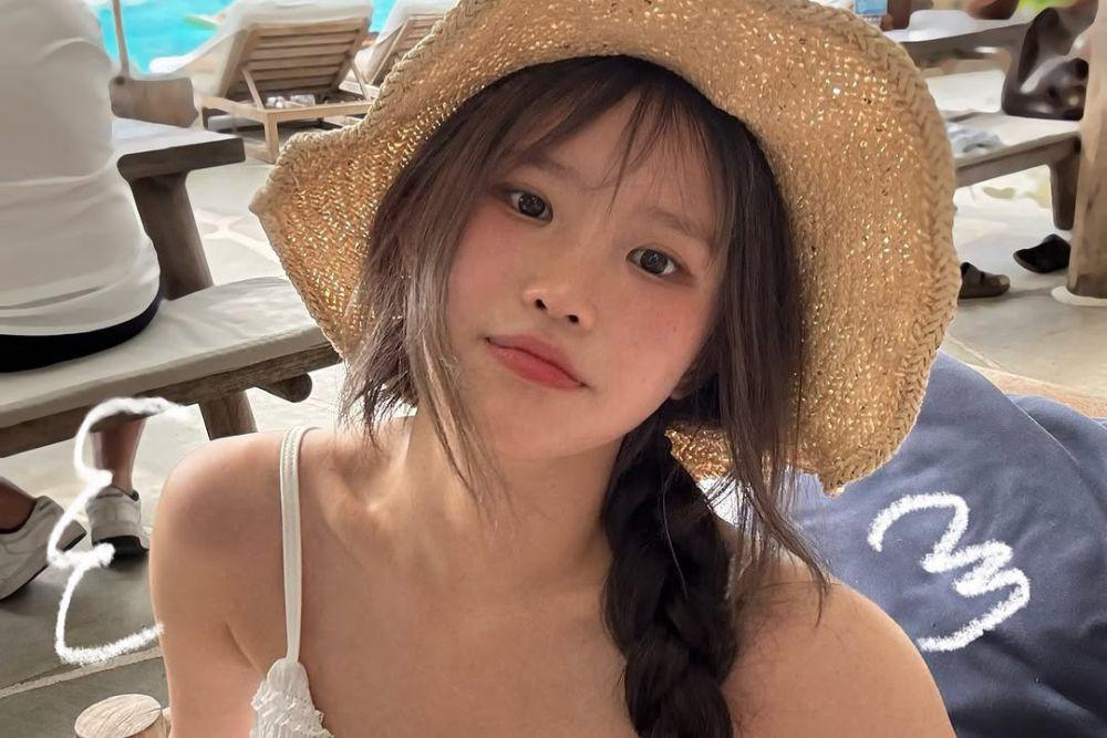 9 Potret Hayoung fromis_9 Liburan di Bali, Asyik Kulineran