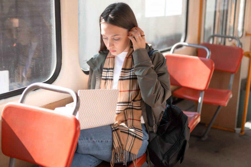 5 Tips Lawan Kebosanan saat Mudik Pakai Transportasi Umum