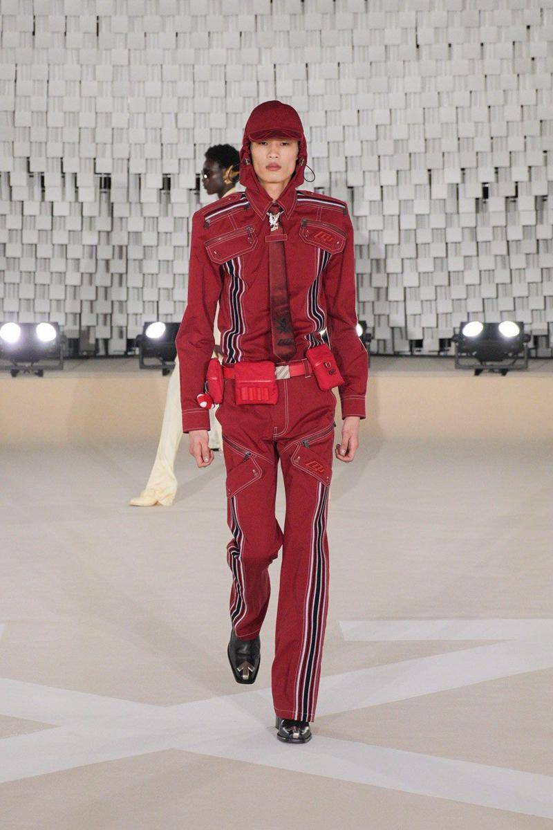 Off-White F/W 2025-26 di Paris Fashion Week (dok. Off-White)