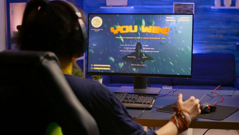 ilustrasi orang bermain game (freepik.com/DC Studio)