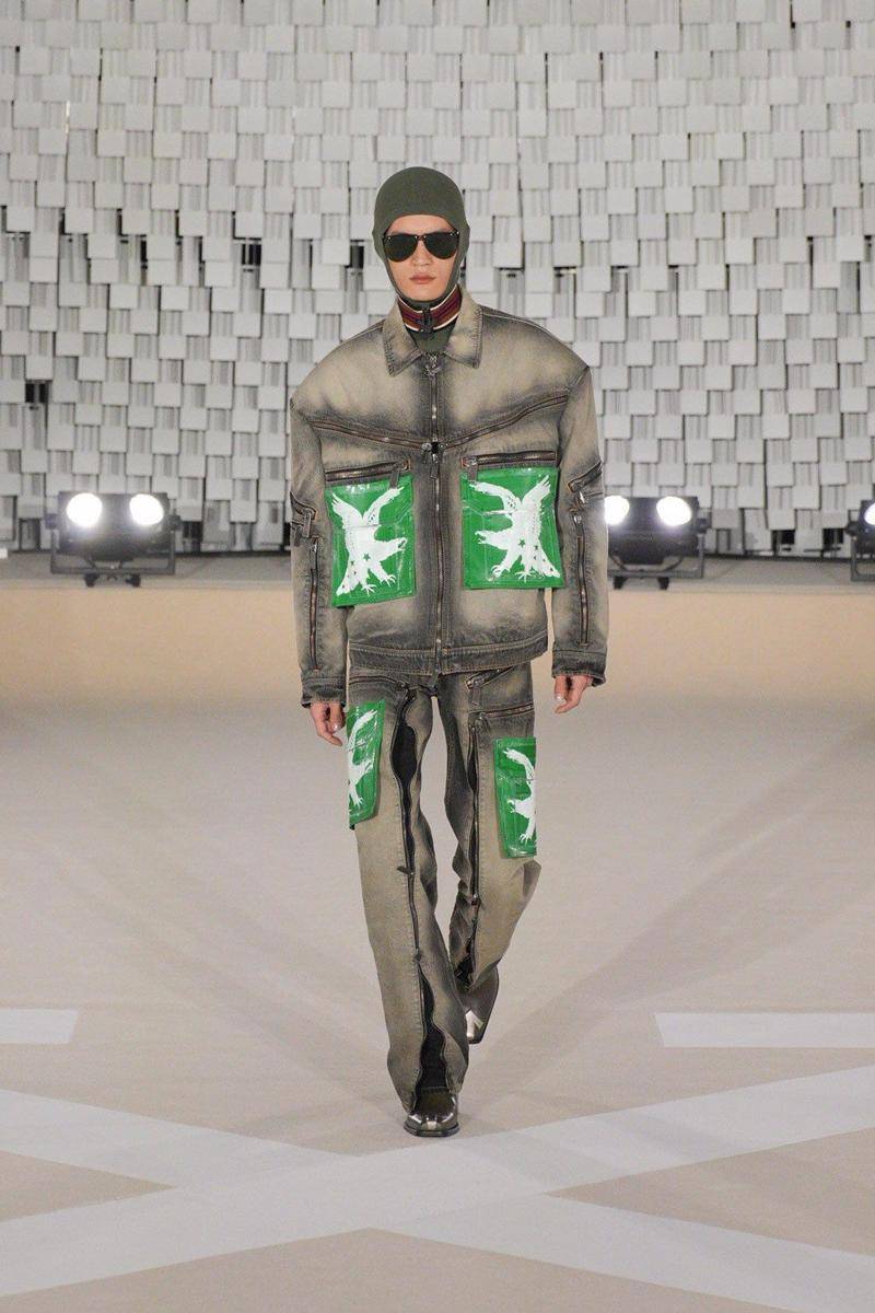 Off-White F/W 2025-26 di Paris Fashion Week (dok. Off-White)
