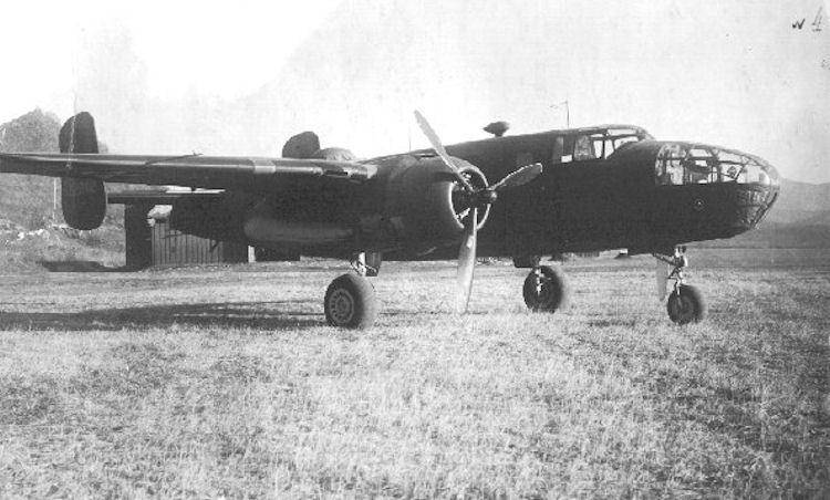 potret B-25 Mitchell yang dipiloti Kapten York yang terpaksa mendarat di wilayah Uni Soviet setelah misi (commons.wikimedia.org/United States Army Air Force)