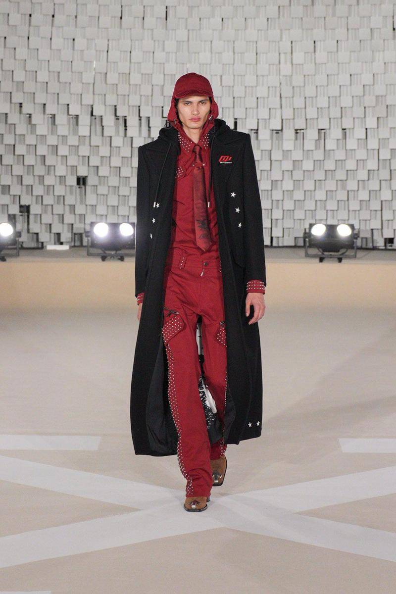 Off-White F/W 2025-26 di Paris Fashion Week (dok. Off-White)