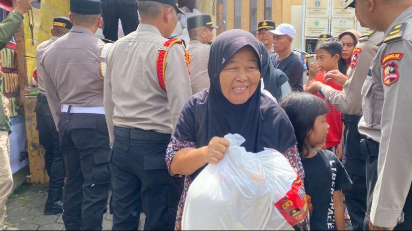 Berkah Ramadan, Setukpa Polri Bagikan 1.000 Paket Sembako Gratis