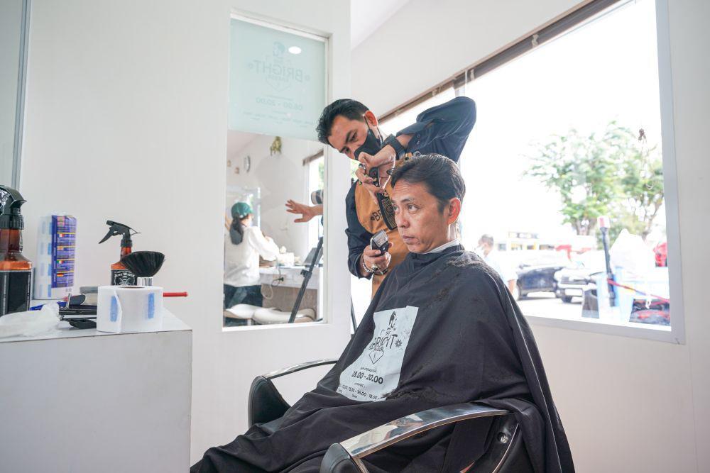 Unik! Barbershop Gratis di Serambi MyPertamina