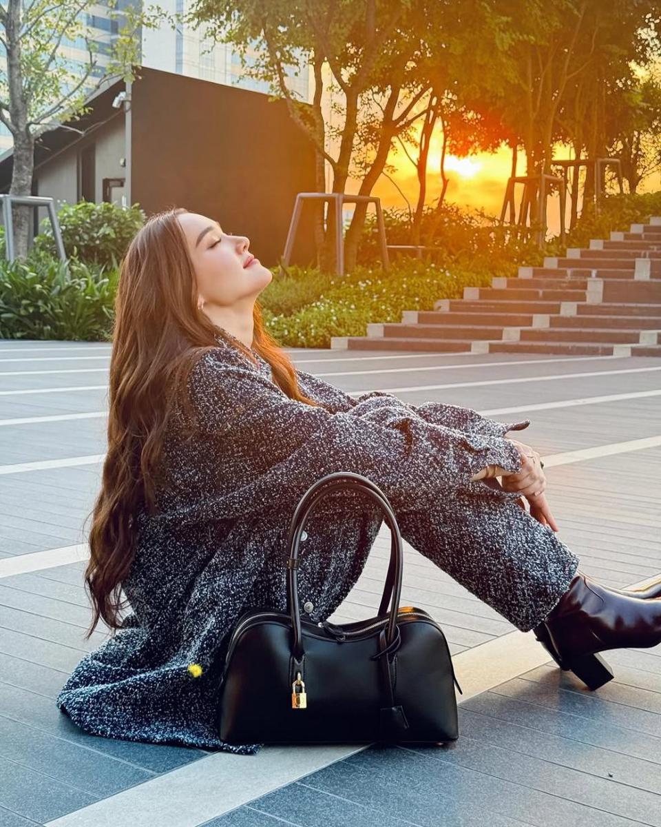 potret ide tas nuansa earth tone yang elegan dan berkelas ala Diana Flipo (instagram.com/dianaflipo)