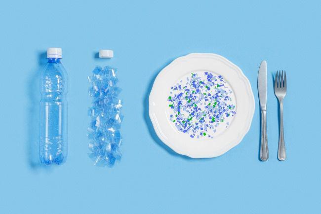 5 Hal yang Bisa Membuat Kita Tidak Sengaja Konsumsi Mikroplastik