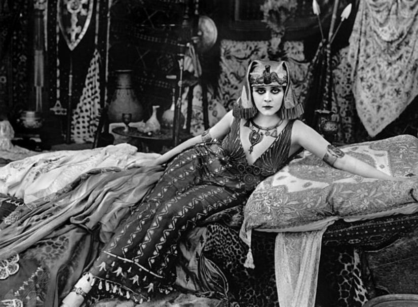 5 Misteri Sejarah yang Masih Menjadi Teori Konspirasi