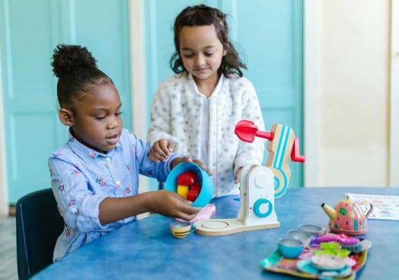 Ilustrasi anak bermain