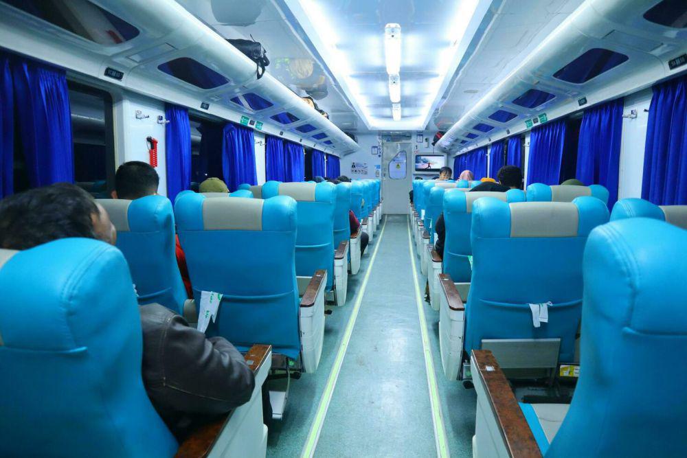 5 Tips Naik Kereta Api Jarak Jauh tanpa Bosan