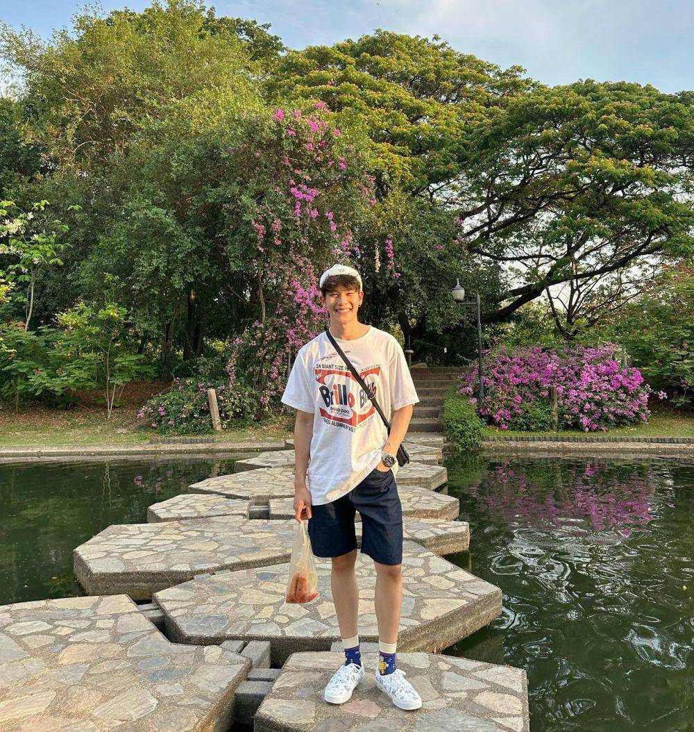 styling white t-shirt ala Offroad Kantapon (instagram.com/totogaback)