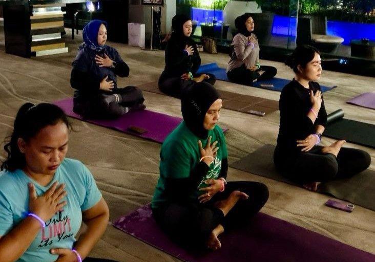 Earth Hour, Grand Mercure Medan Angkasa Gelar Relaxing Yoga