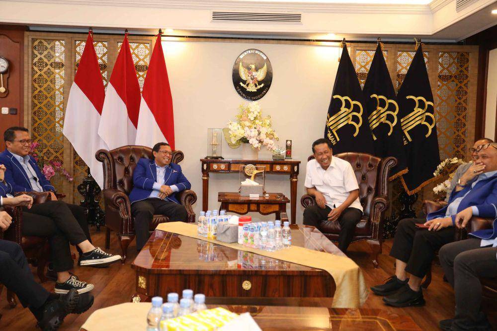 Sekjen DPP Partai Demokrat Herman Khaeron mendaftarkan kepengurusan Demokrat ke pemerintah. (Dok. Humas Partai Demokrat)