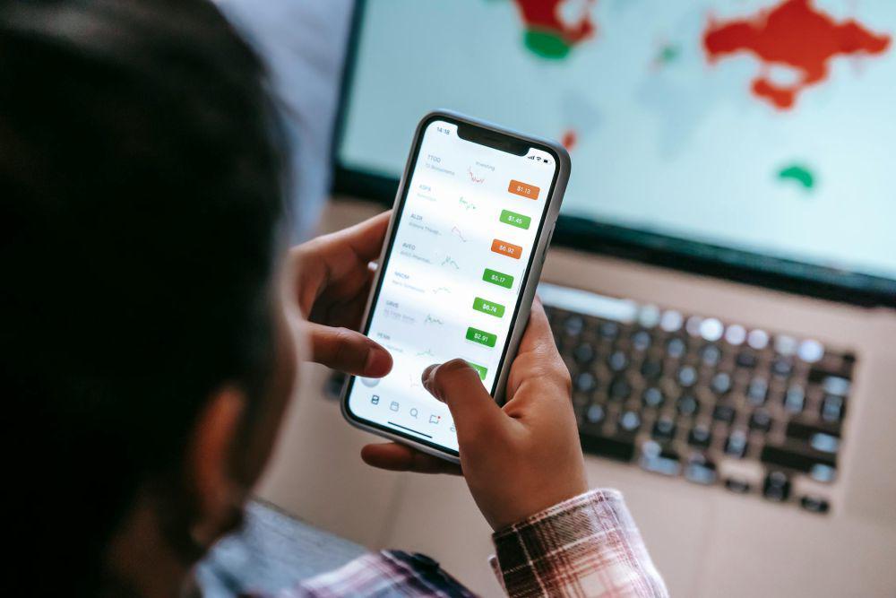 ilustrasi investasi (pexels.com/Liza Summer)