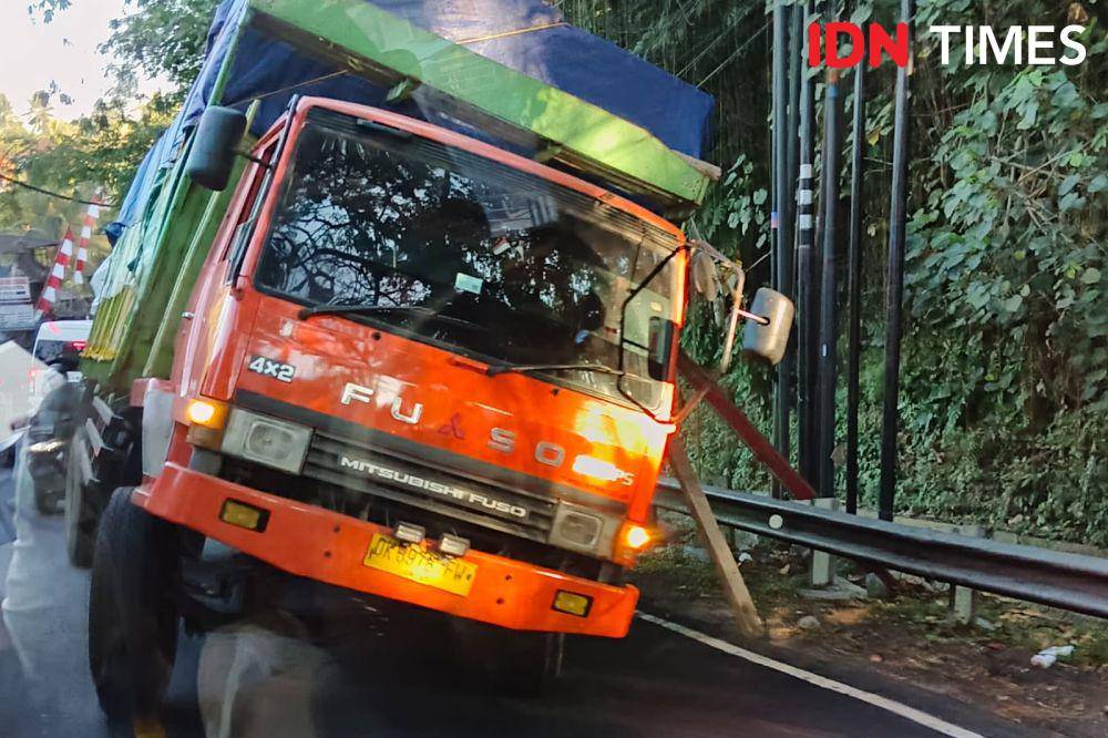 Kendaraan macet di Tabanan (IDN Times/Ayu Afria)