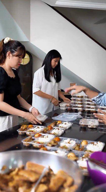 Nicky Tirta berbagi makanan buka puasa (instagram.com/nickytirta)