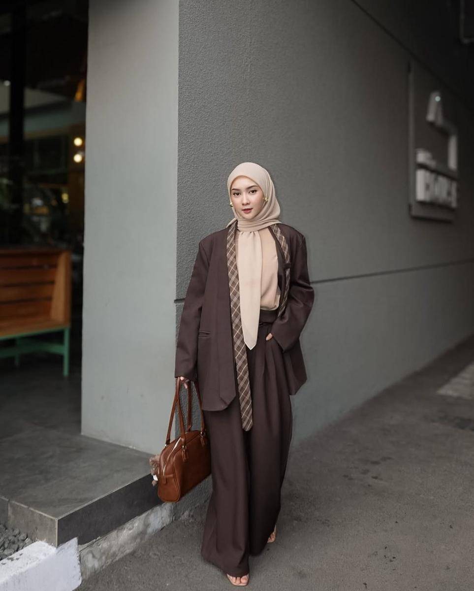 Inspirasi OOTD ala selebgram Nabilah (instagram.com/nabilahcil)