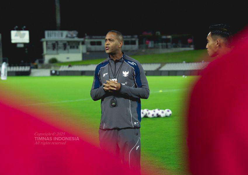 Potret Patrick Kluivert saat memberikan arahan kepada punggawa Timnas (Dok:PSSI)