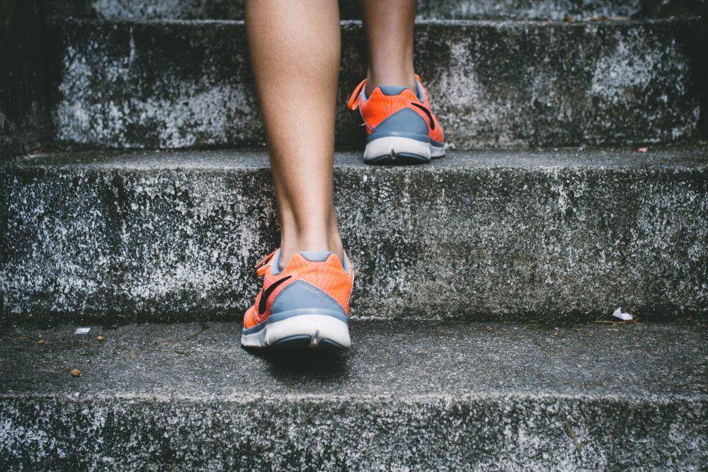 Ilustrasi step up on strairs (unsplash.com/ Bruno Nascimento)