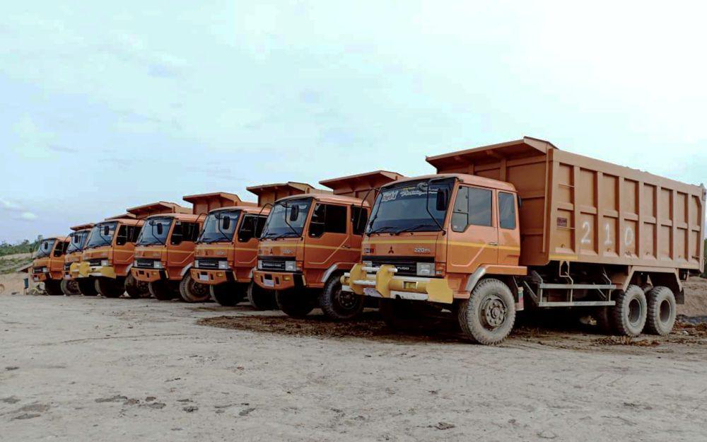 Ilustrasi truk Mitsubishi Fuso beroperasi di tambang (buanaprimamulia.com)