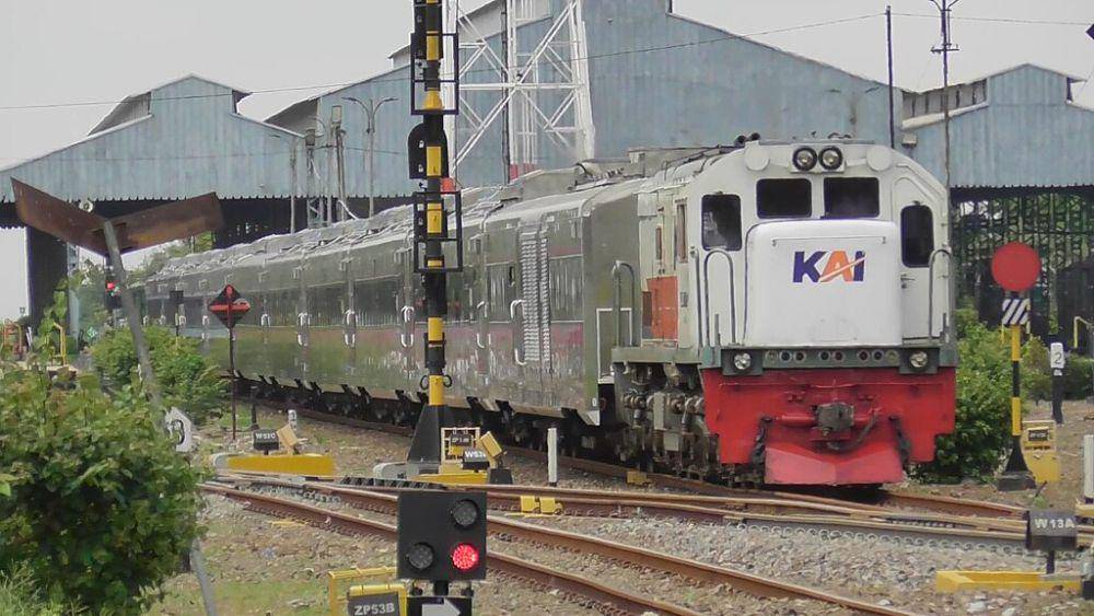 Kereta Api Gaya Baru Malam Selatan (commons.wikimedia.org/Faiz Hilmi Eka Saputra)