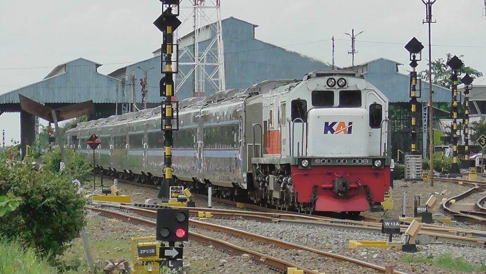 Kereta Api Jaka Tingkir (commons.wikimedia.org/Faiz Hilmi Eka Saputra)