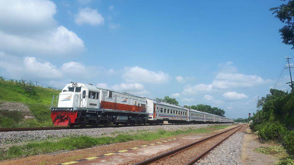 Kereta Api Majapahit (commons.wikimedia.org/Rizal Febri Ardiansyah)