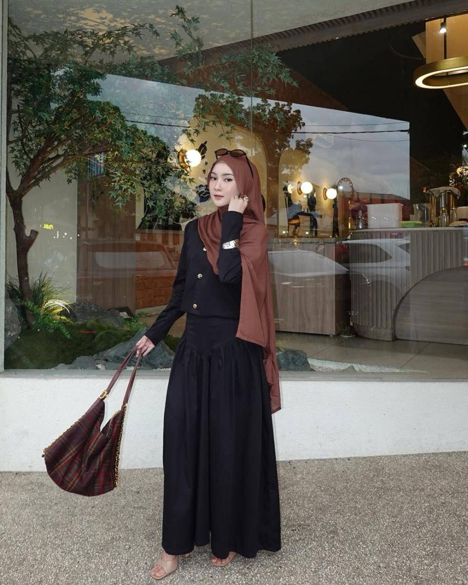 Inspirasi OOTD ala selebgram Nabilah (instagram.com/nabilahcil)
